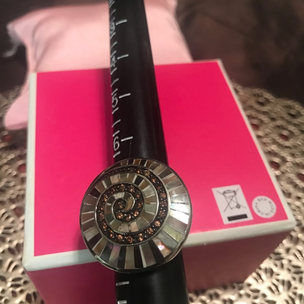Pre-owned sterling mother of pearl swirl ring